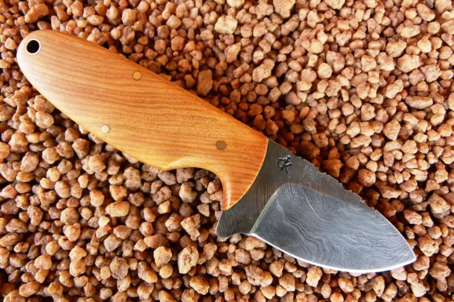 karoo-hunter-damascus--olive-wood-handle-plates