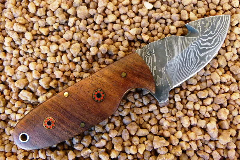 karoo-skinner-with-guthook-rosewood-handle-plates