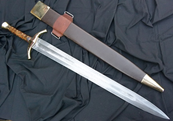 medieval-broadsword-with-28&quot-twist-damascus-steel-blade
