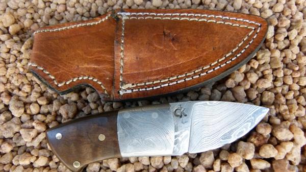 kappetijn-boot-knife-damascus--walnut-handle-plates